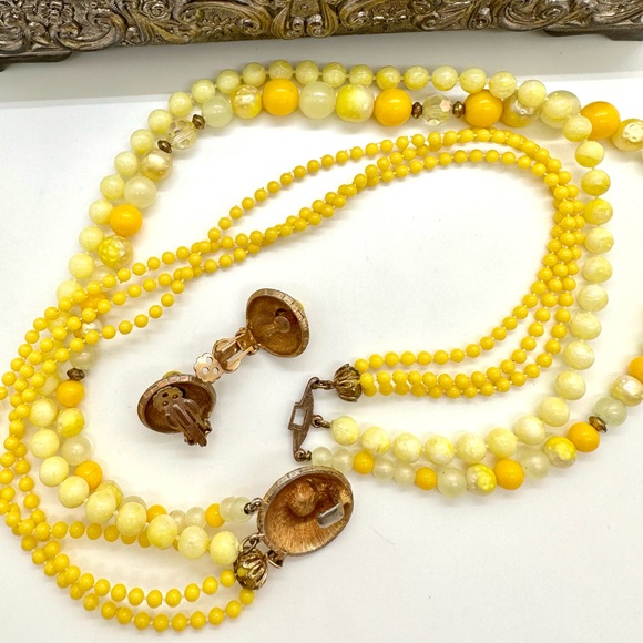 Vintage Yellow Necklace Demi Set - Picture 9 of 17